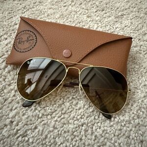 Ray-Ban Classic Gold Aviator Sunglasses